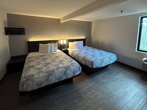 Schreibtisch, Verdunkelungsvorhänge, kostenloses WLAN, Bettwäsche