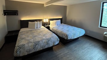 Schreibtisch, Verdunkelungsvorhänge, kostenloses WLAN, Bettwäsche