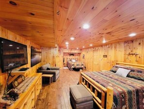 4 bedrooms, bed sheets - Raystown Mountain Escape - Views & Relaxing Spaces (James Creek)