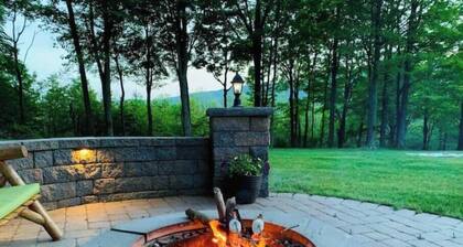 Raystown Mountain Escape - Views & Relaxing Spaces