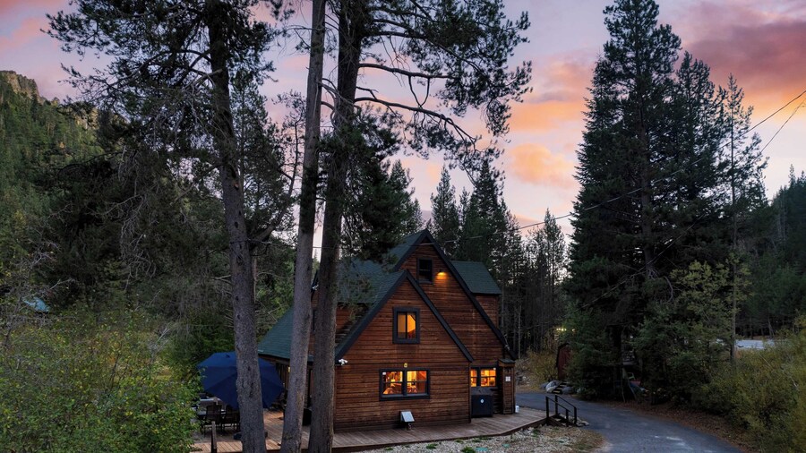 Riversong Lodge by Avantstay Sauna + Hot Tub On The Truckee River