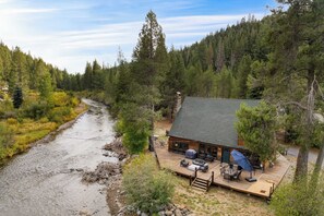 Interior - Riversong Lodge by Avantstay Sauna + Hot Tub On The Truckee River (Truckee)