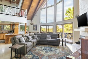 House (5 Bedrooms) | Interior