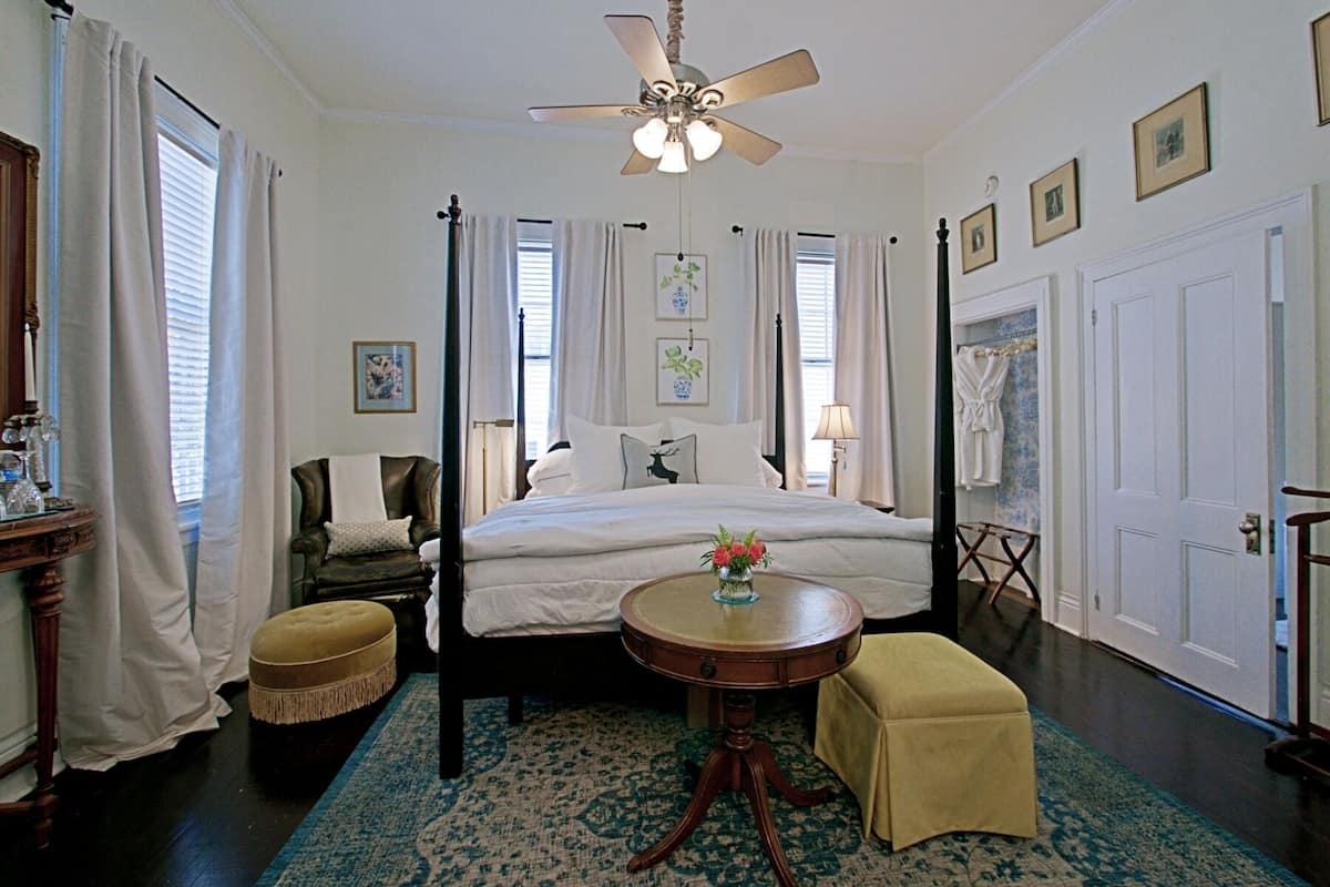 Luxury Suite, 1 King Bed, Non Smoking | Laptop workspace, blackout drapes, iron/ironing board, free WiFi