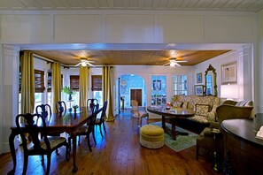 Reception - Chesnut Cottage Inn (Columbia)