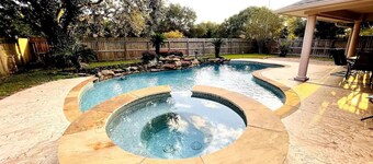 Private Outdoor Spa/Pool 5 Bedrooms Resident Home