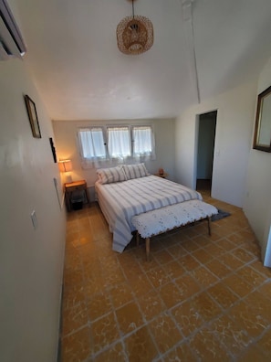 2 bedrooms, internet, bed sheets