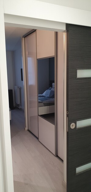 2 chambres, fer et planche à repasser, Wi-Fi gratuit, draps fournis