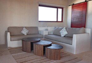 Presidential Suite, Balcony, Sea View | Living area | 32-inch Smart TV with digital channels, Netflix, streaming services - Beachfront Hotel Boutique DK (Isla Holbox)
