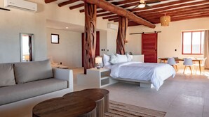 總統套房, 露台, 海景 | 高級寢具、羽絨被、迷你吧、房內夾萬