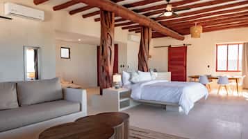 Phòng Suite Presidential, ban công, quang cảnh biển | 1 phòng ngủ, bộ đồ giường cao cấp, chăn bông, minibar