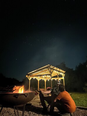 Property grounds - Secluded Tiny Home, firepit stargaze hike pond (Paige)
