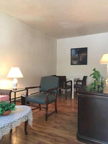 Newly renovated 2-bedroom house with WiFi in Winnipeg heart