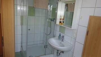 Dusche, Handtücher, Toilettenpapier