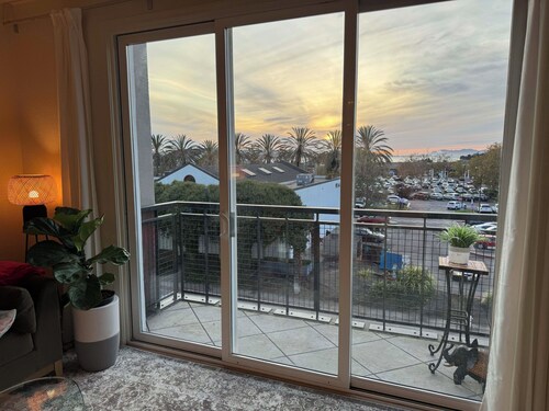 Charming 2-bedroom condo with Golden Gate and Bay Bridge View in Emeryville