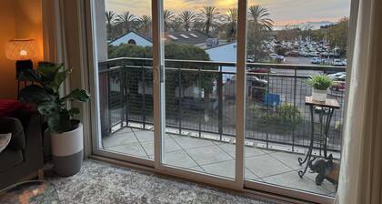 Charming 2-bedroom condo with Golden Gate and Bay Bridge View in Emeryville