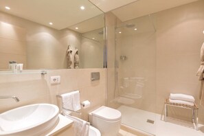 Shower, hair dryer, bidet, towels - Elegant two-room apartment with frontal sea view characterized by an elegant and refined design of approximately 50 m2 consisting of a living room with double sofa bed and fully equipped induction cooking side which leads to a large terrace furnished wit (Scarlino)