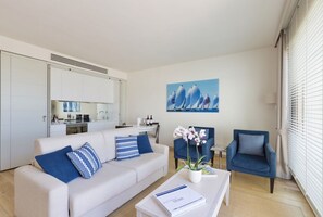 TV - Elegant two-room apartment with frontal sea view characterized by an elegant and refined design of approximately 50 m2 consisting of a living room with double sofa bed and fully equipped induction cooking side which leads to a large terrace furnished wit (Scarlino)