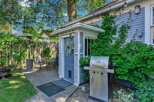 Story book 1920's home in down town Coeur d'Alene with AC, WiFi