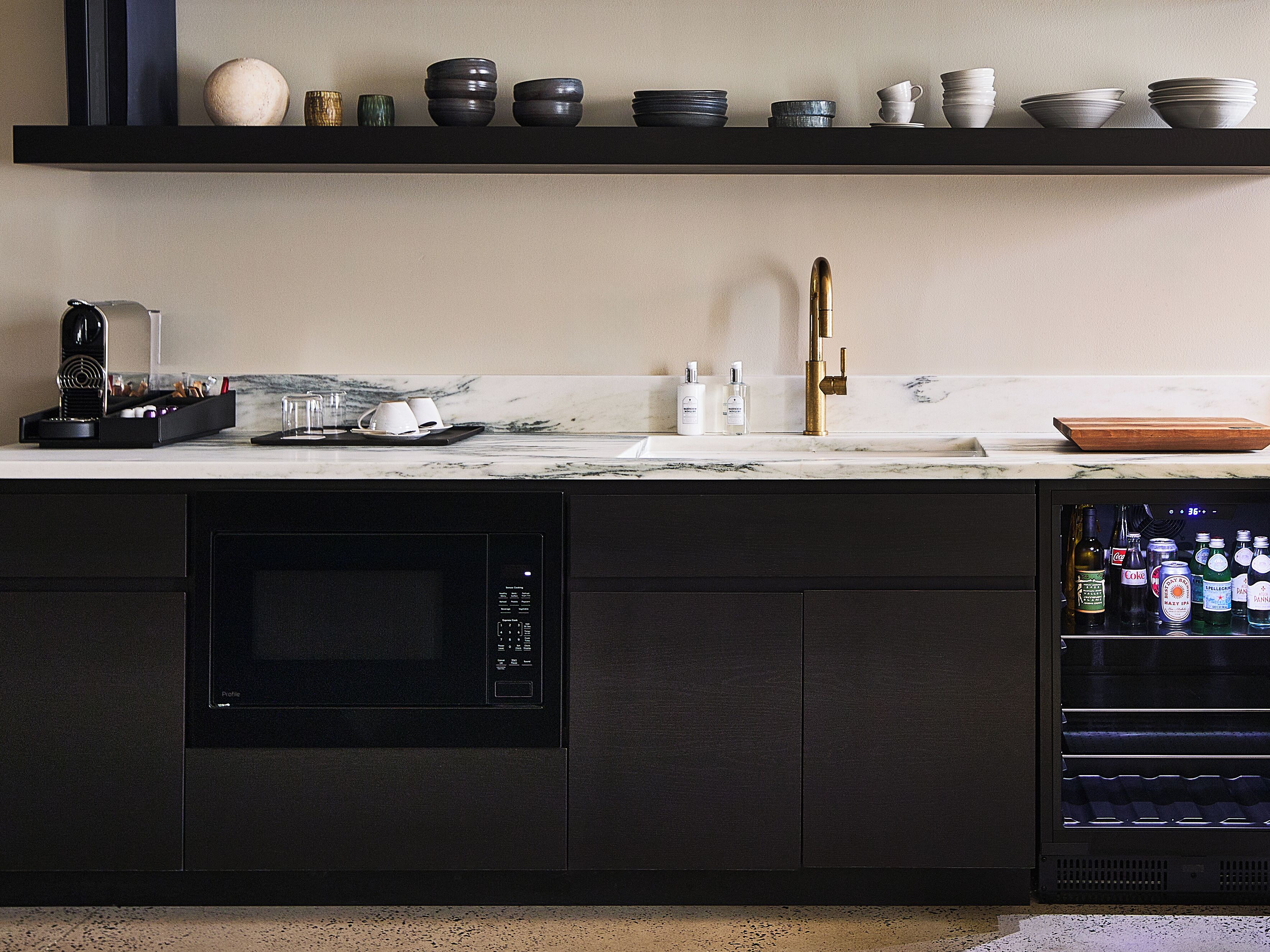 Junior Suite With Living & Dining Area | Private kitchen | Mini-fridge