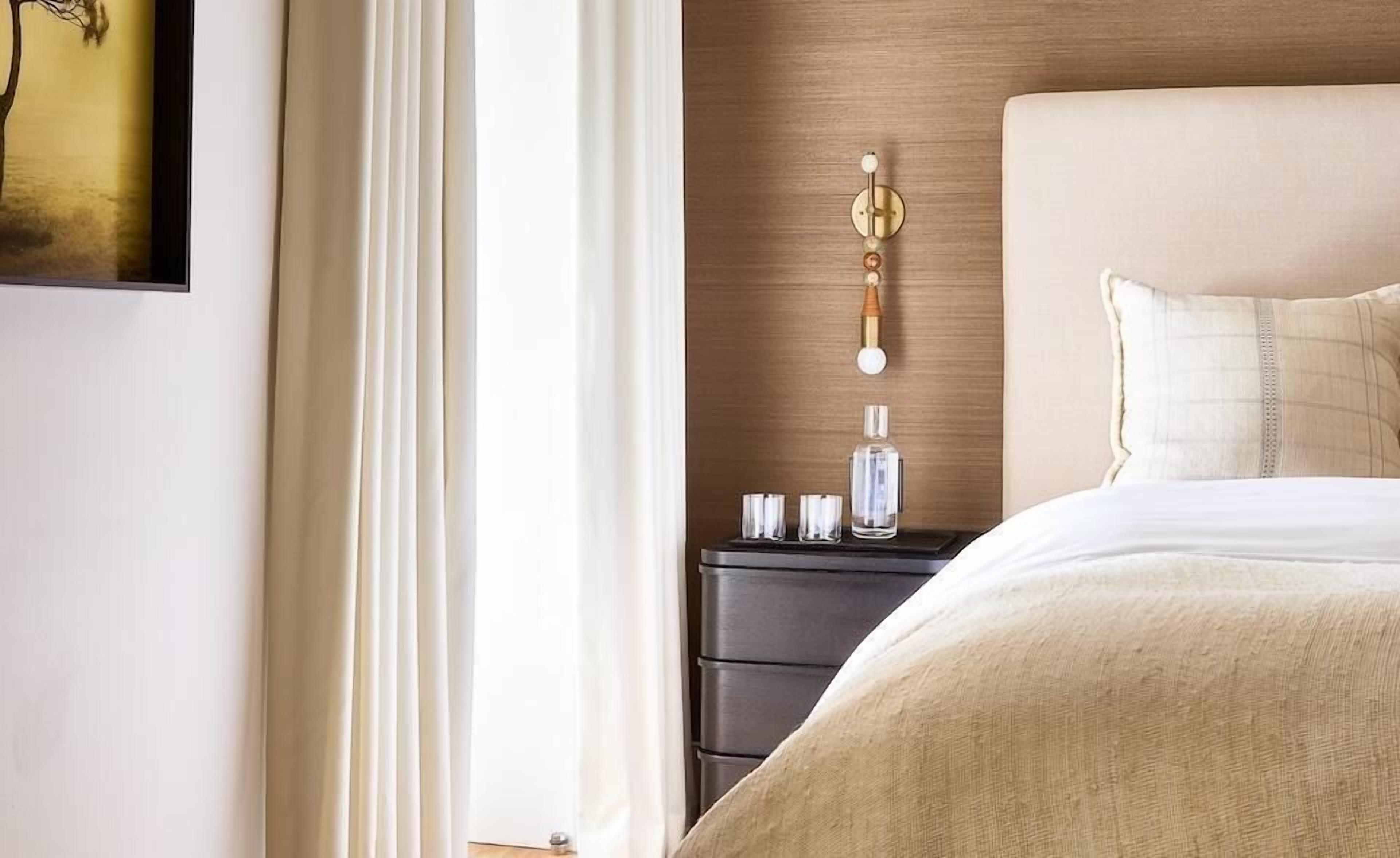 Minibar, coffres-forts dans les chambres, rideaux occultants