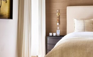 Deluxe Room With Soaking Tub | Minibar, in-room safe, blackout drapes, free WiFi - Stockton Inn (Stockton)