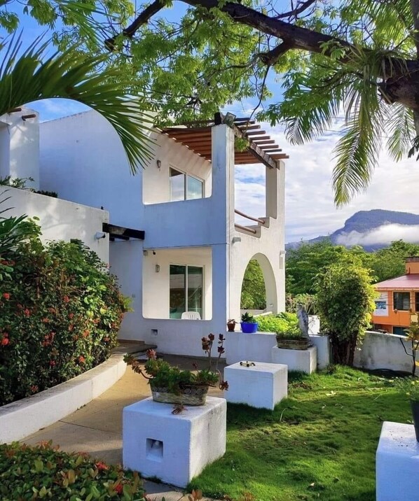 Front of property - Bungalows Adelamar (Zihuatanejo)