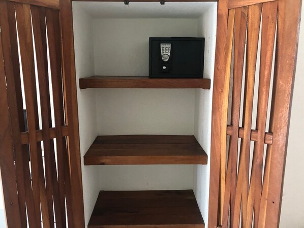 A wooden shelf unit with a remote control on top. - Bungalows Adelamar (Zihuatanejo)