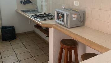 Bungalow | Cocina privada | Microondas