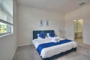 Single Room, 1 King Bed, Non Smoking | Free WiFi - Hotel Styled Bedrooms in a Villa (Kissimmee)
