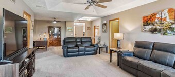 Charming 2-bedroom house in lovely Omaha with AC, WiFi.