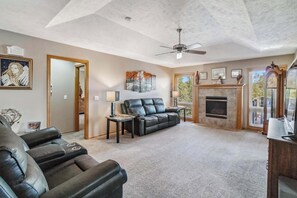 Smart TV, fireplace