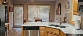 Charming 2-bedroom house in lovely Omaha with AC, WiFi.