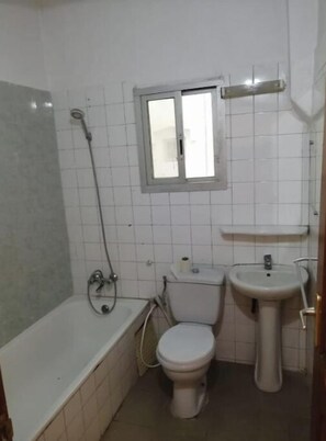Whirlpool, Handtücher, Seife, Toilettenpapier