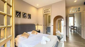 Comfort-lejlighed - 1 soveværelse - balkon - byudsigt | 1 soveværelse, egyptiske bomuldslagner, premium-sengetøj, dundyner