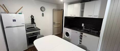 Microwave, dishwasher, cookware/dishes/utensils