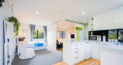 Charming one bedroom Guest House Retreat