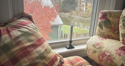 The Canal House: 3-bedroom home