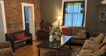 The Canal House: 3-bedroom home