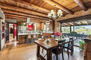 Dining - "Scarritt House" Double Luxe Bedroom for 4 people (Tucson)