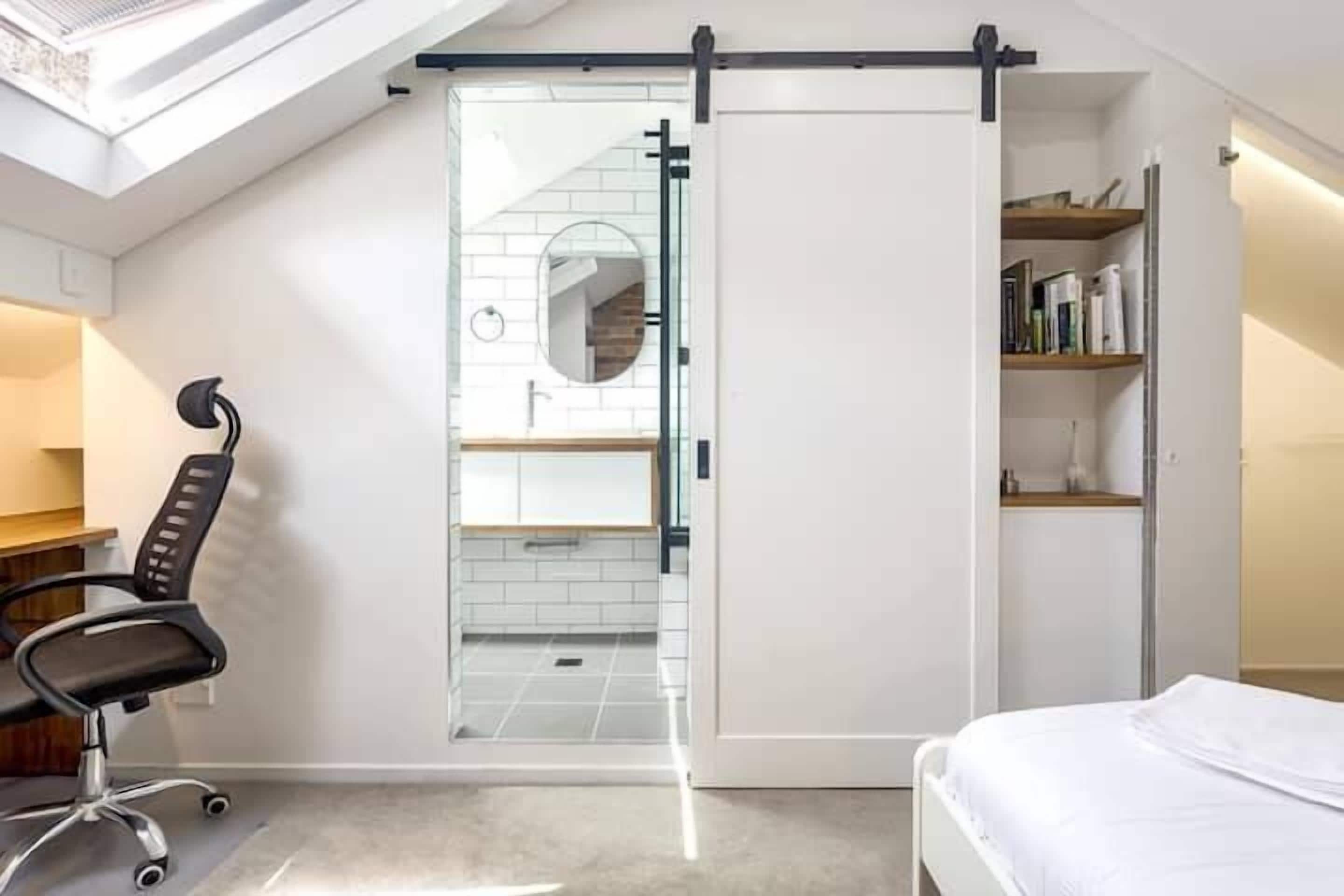 Newtown Nest | 3 bedrooms, iron/ironing board, free WiFi