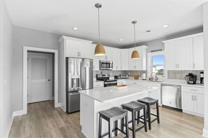 Fridge, microwave, oven, stovetop - By the Sea 5bd 5ba with Elevator and Pool! (Ocean Isle Beach)