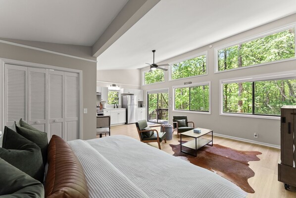 5 bedrooms, desk, iron/ironing board, travel cot