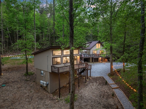 Upscale Creek Retreat:Theater&Pickleball, in Helen