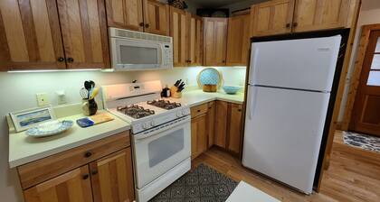 Minutes from Petoskey & Harbor Springs-close to beaches, skiing & more!