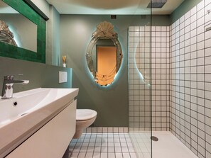 تجهيزات دش، مجففات شعر، مناشف، صابون