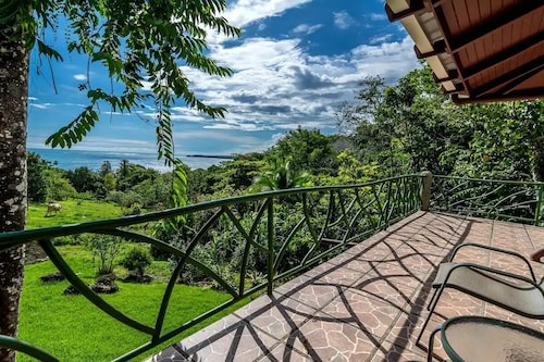 Ocean View - Breakfast Included