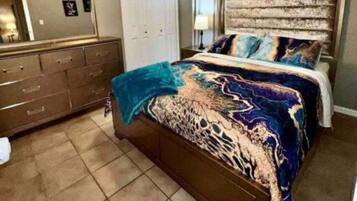 4 bedrooms, desk, iron/ironing board, free WiFi