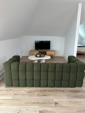 Interior - Furnished Modern Studio with Wi-Fi in Cleveland Heights!  (Cleveland Heights)