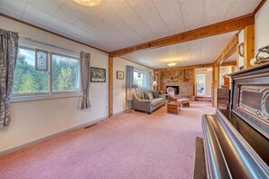 Smart TV, DVD player - Casa Commodore ~ Paddles, Pups & Proximity! (Salida)